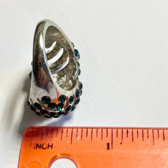 Vintage Emerald Green Crystal Boho Dome Cocktail Ring Size 9 Silver Tone Plated - Picture 10 of 11